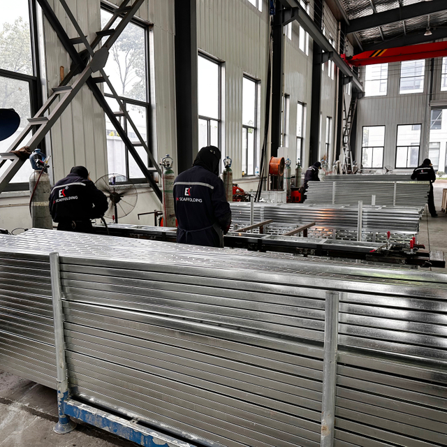 tavola in acciaio chiuso