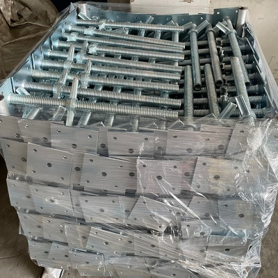 Martinetti livellatori per ponteggi cavi