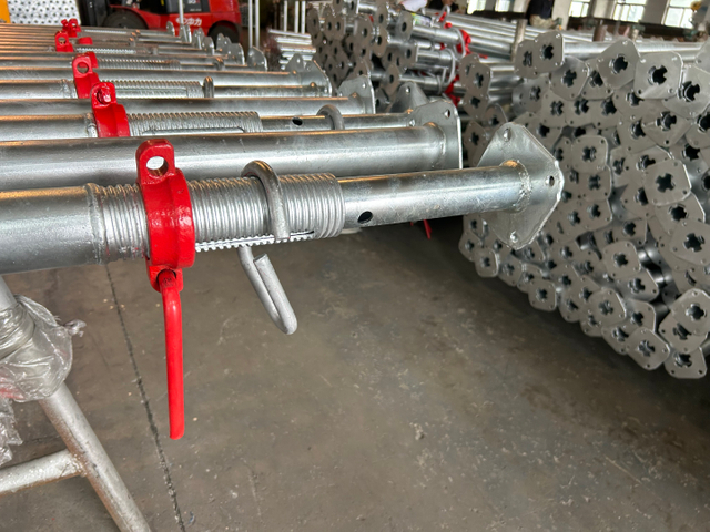 Oggetti di scena in acciaio