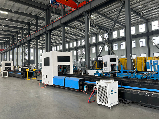 Taglio del tubo laser a sostegno in acciaio