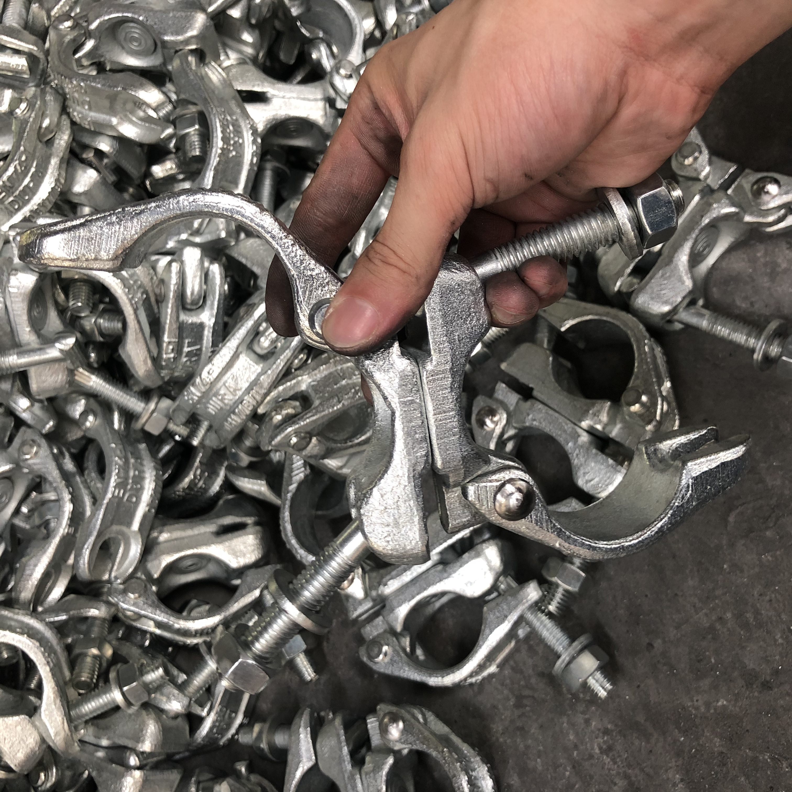 Rivoltare l'accoppiatore girevole forgiato