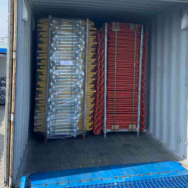 Cancelli di impalcature e caricamento della trappola