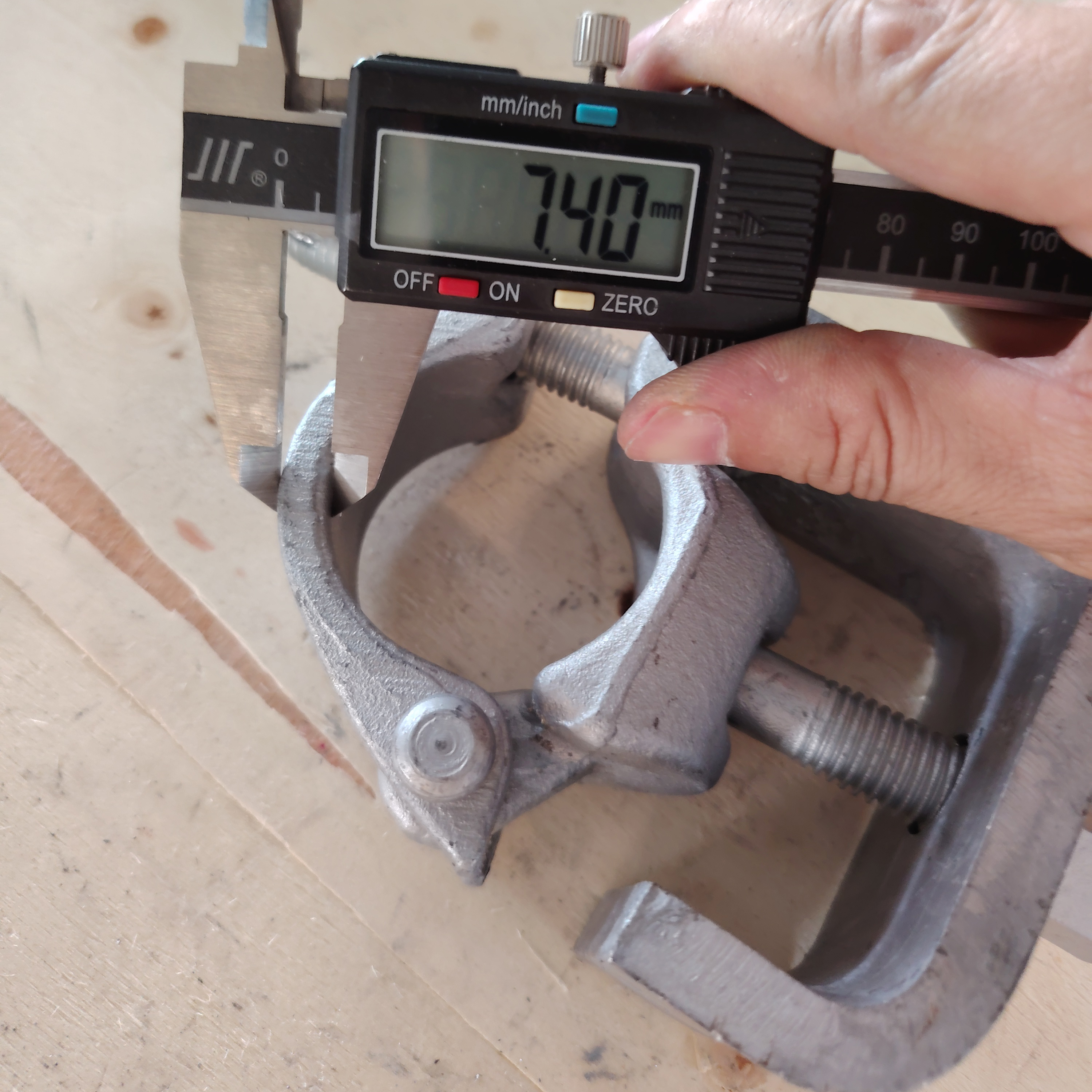 Morsetto per ponteggi a forma speciale Bjelke Klips