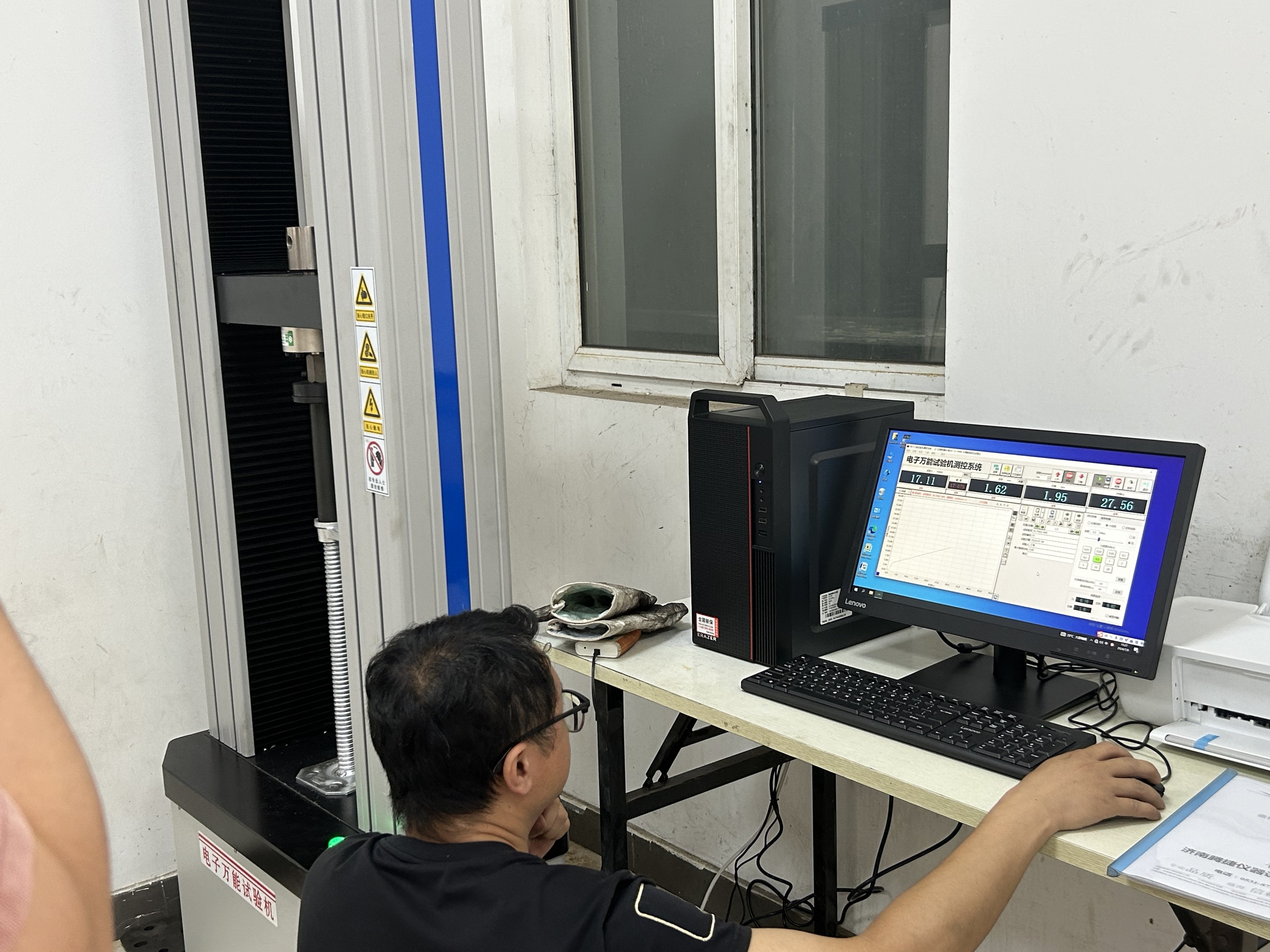 ispezione del martinetto della base