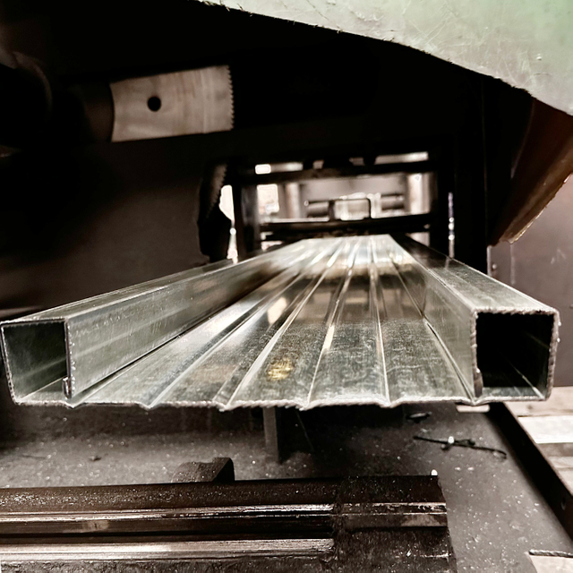 tavola in acciaio chiuso