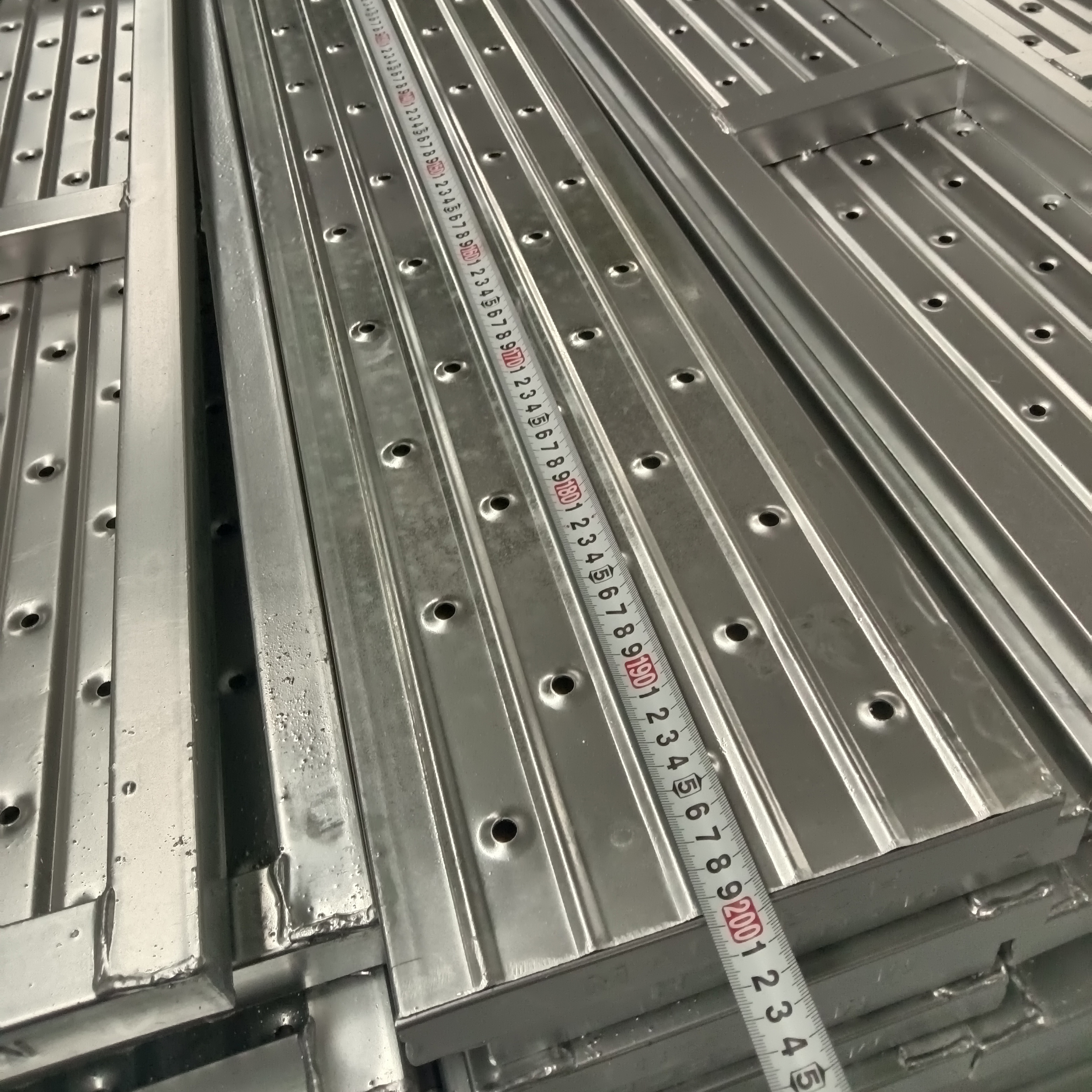 2,0 m di tavola in acciaio chiuso