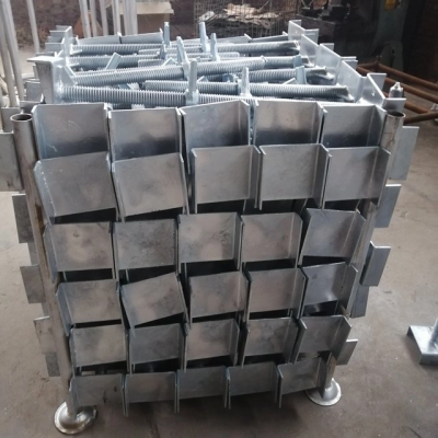 Martinetto con testa a U regolabile per ponteggi