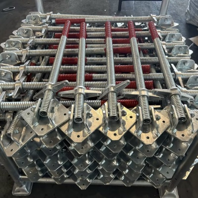 Martinetti livellatori per ponteggi cavi