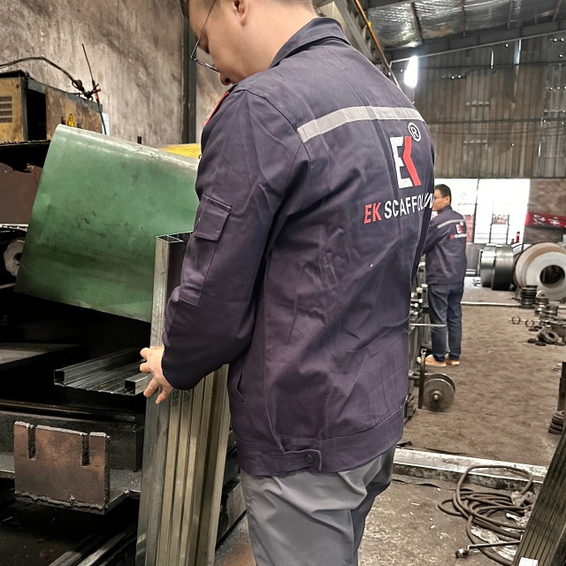 tavola in acciaio chiuso