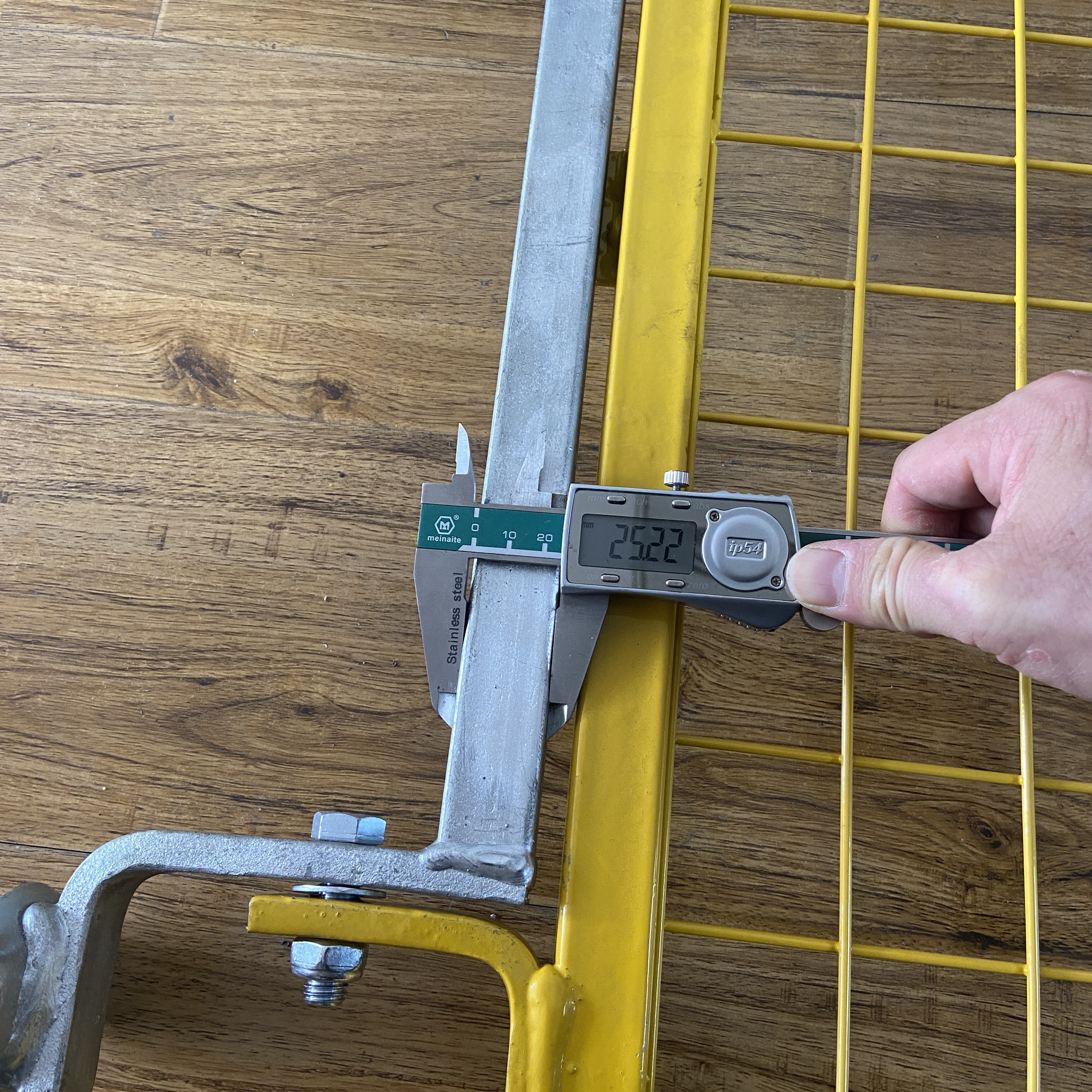 test del cancello di accesso con scala 