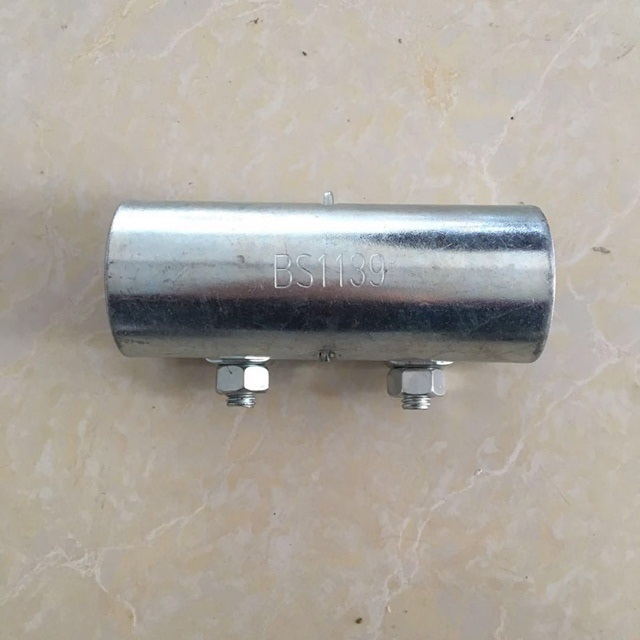 Accoppiatore di morsetti per maniche per impalcature pressata per la costruzione