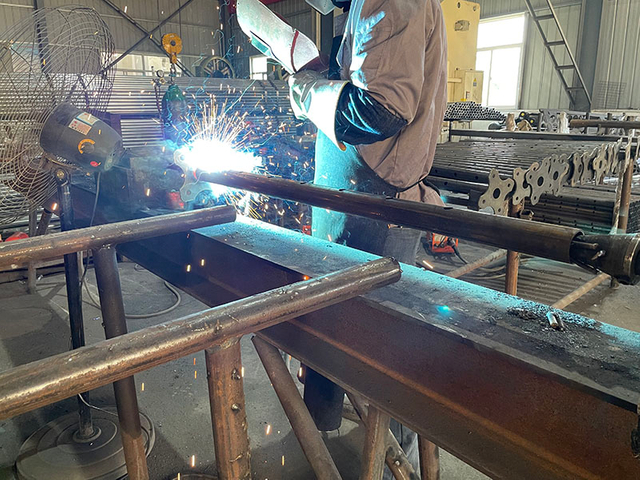 saldatura a pali di calo regolabile