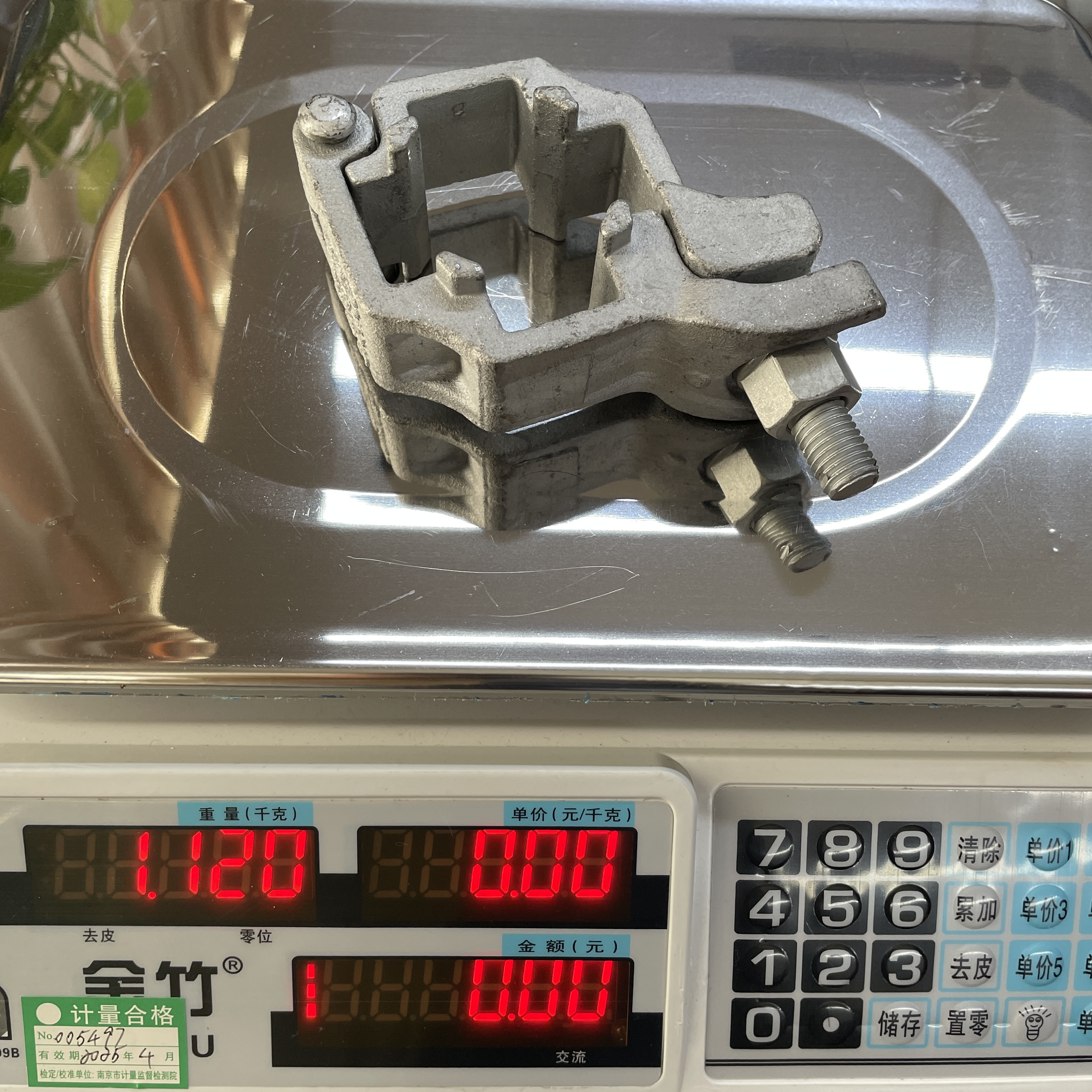 Morsetto per impalcature a forma speciale