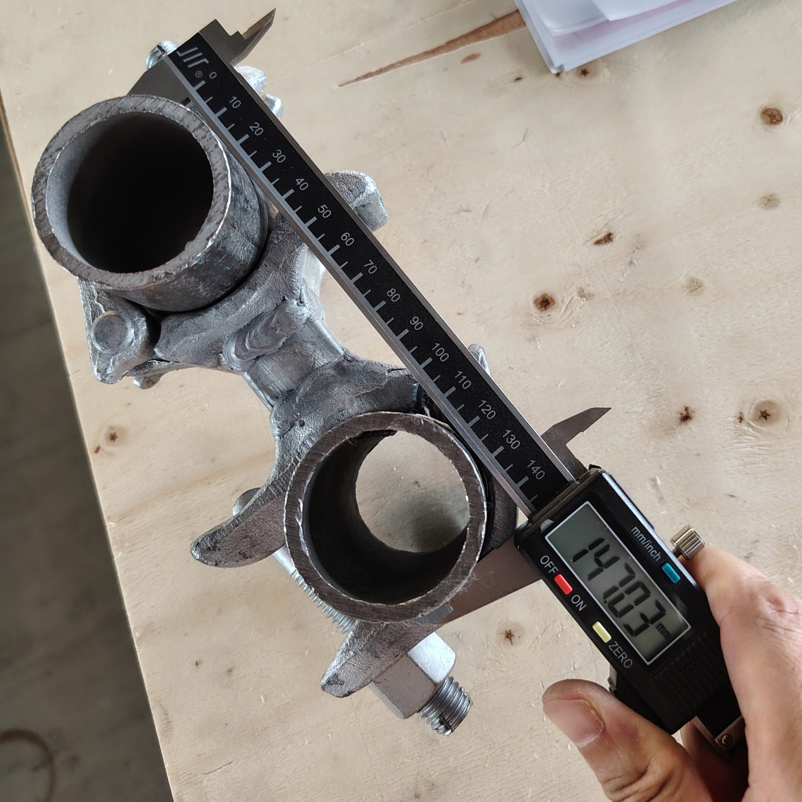 Distanziale per morse per ponteggi a forma speciale - 98mm 