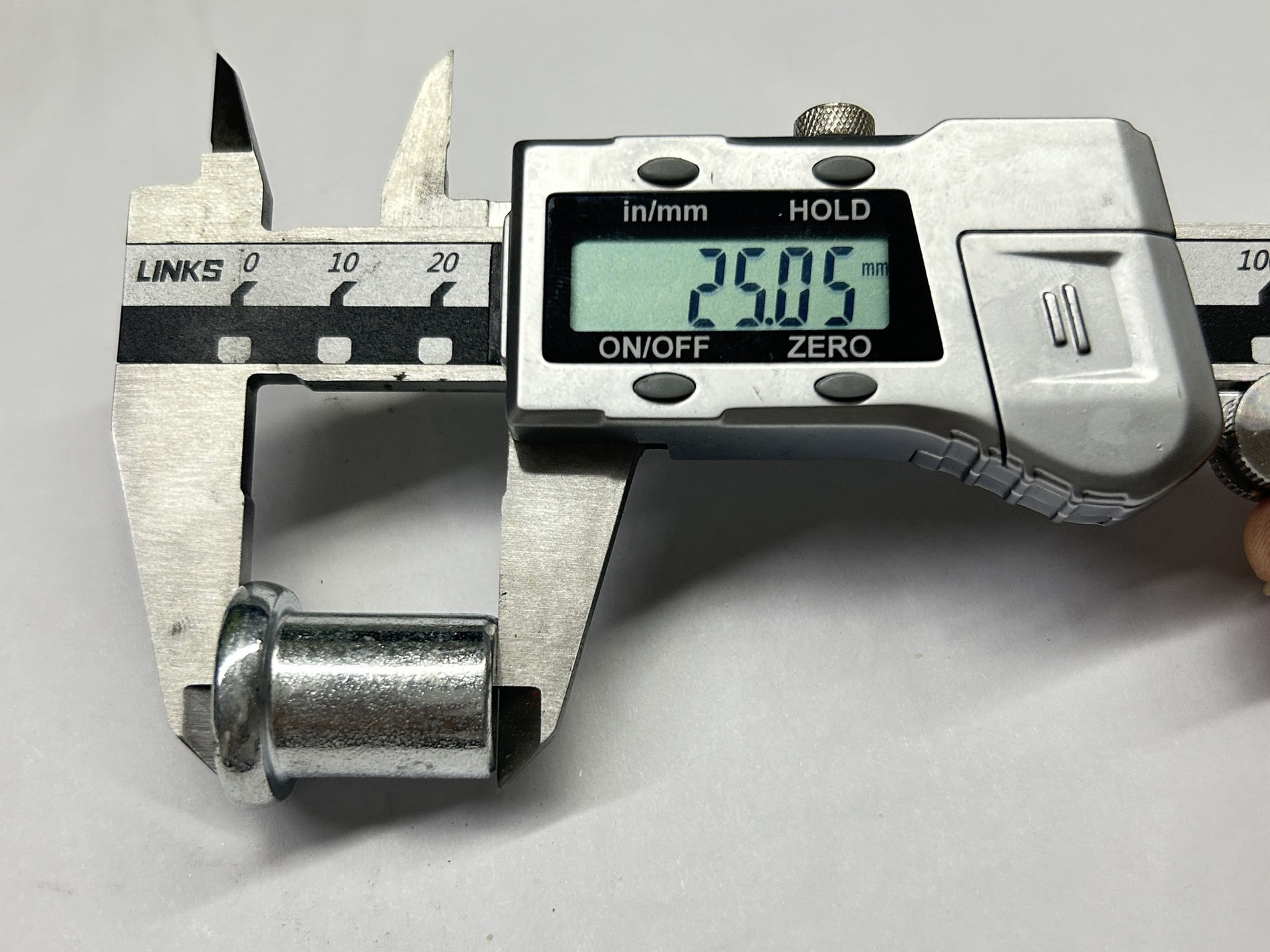 rivetto accoppiatore per ponteggi 