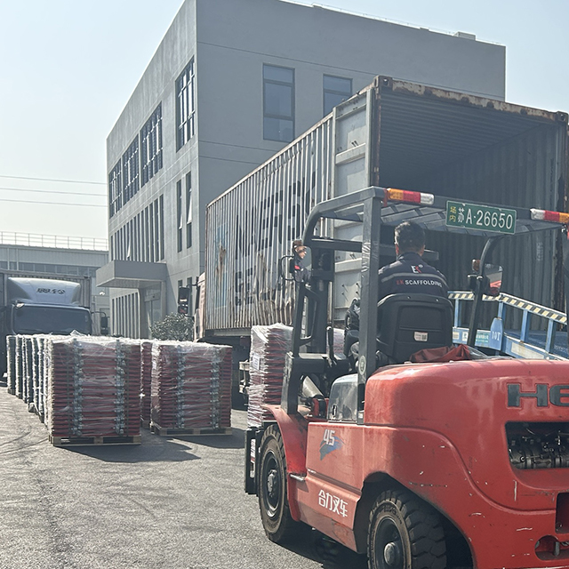 spedizione con cancello di accesso tramite scala reversibile