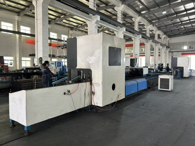 taglio del tubo in acciaio