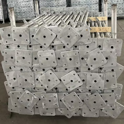 Martinetti livellatori per ponteggi cavi