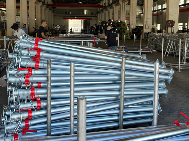 Oggetti di scena in acciaio