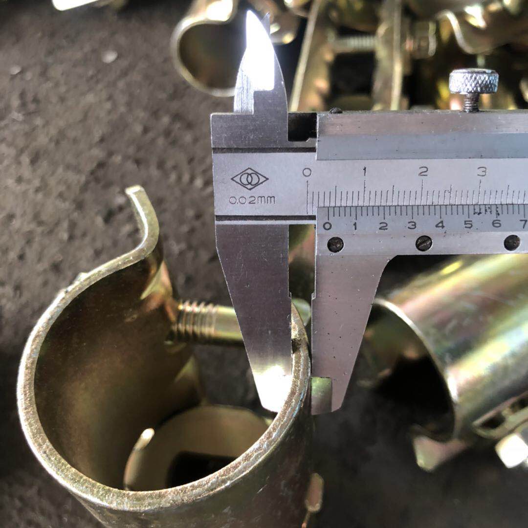 Accoppiatore a manicotto pressato