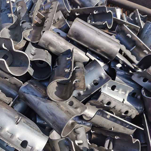 Accessori per impalcature per accoppiatore di maniche per lettini girevoli pressati