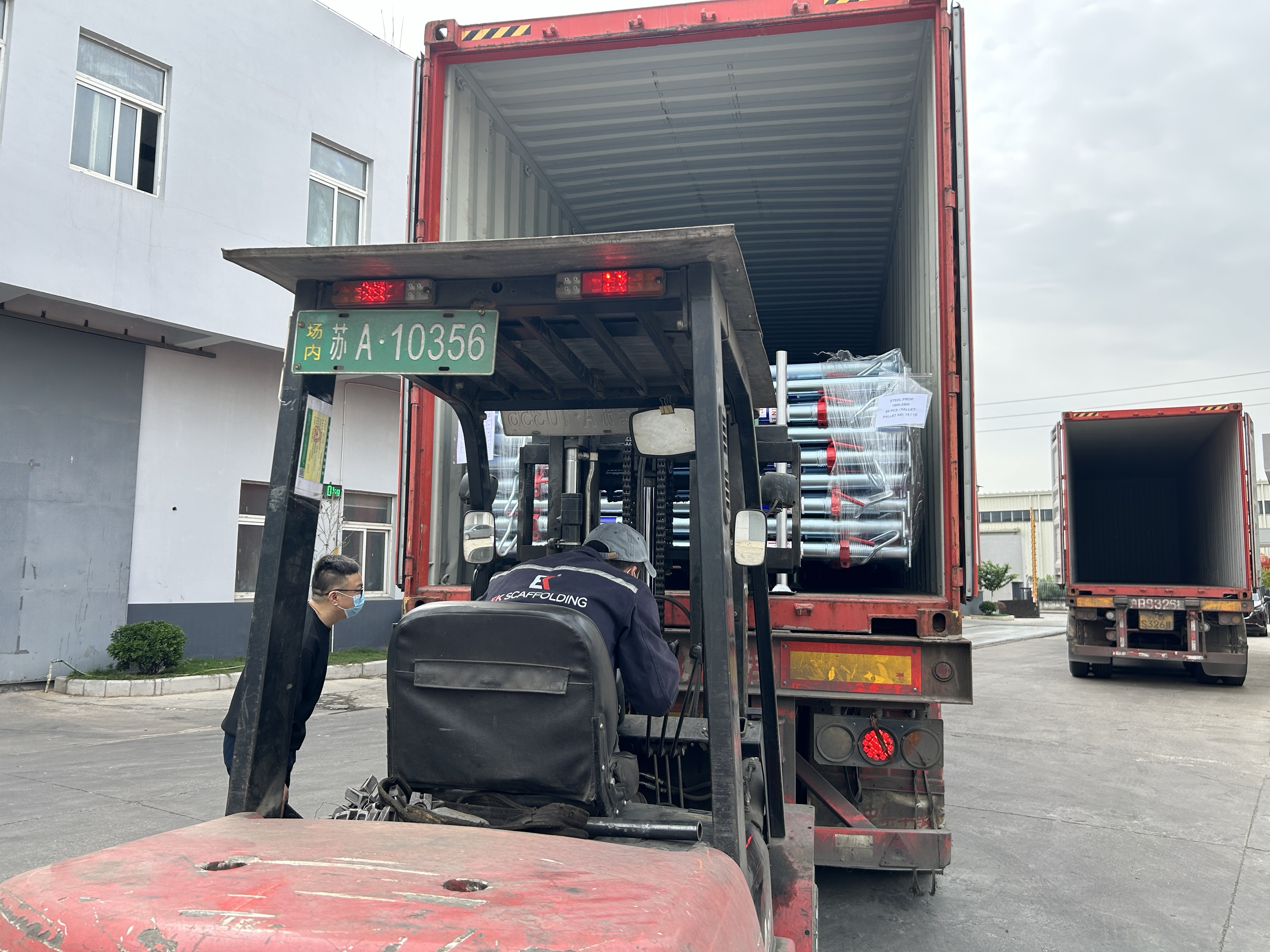 spedizione di puntelli per impalcature
