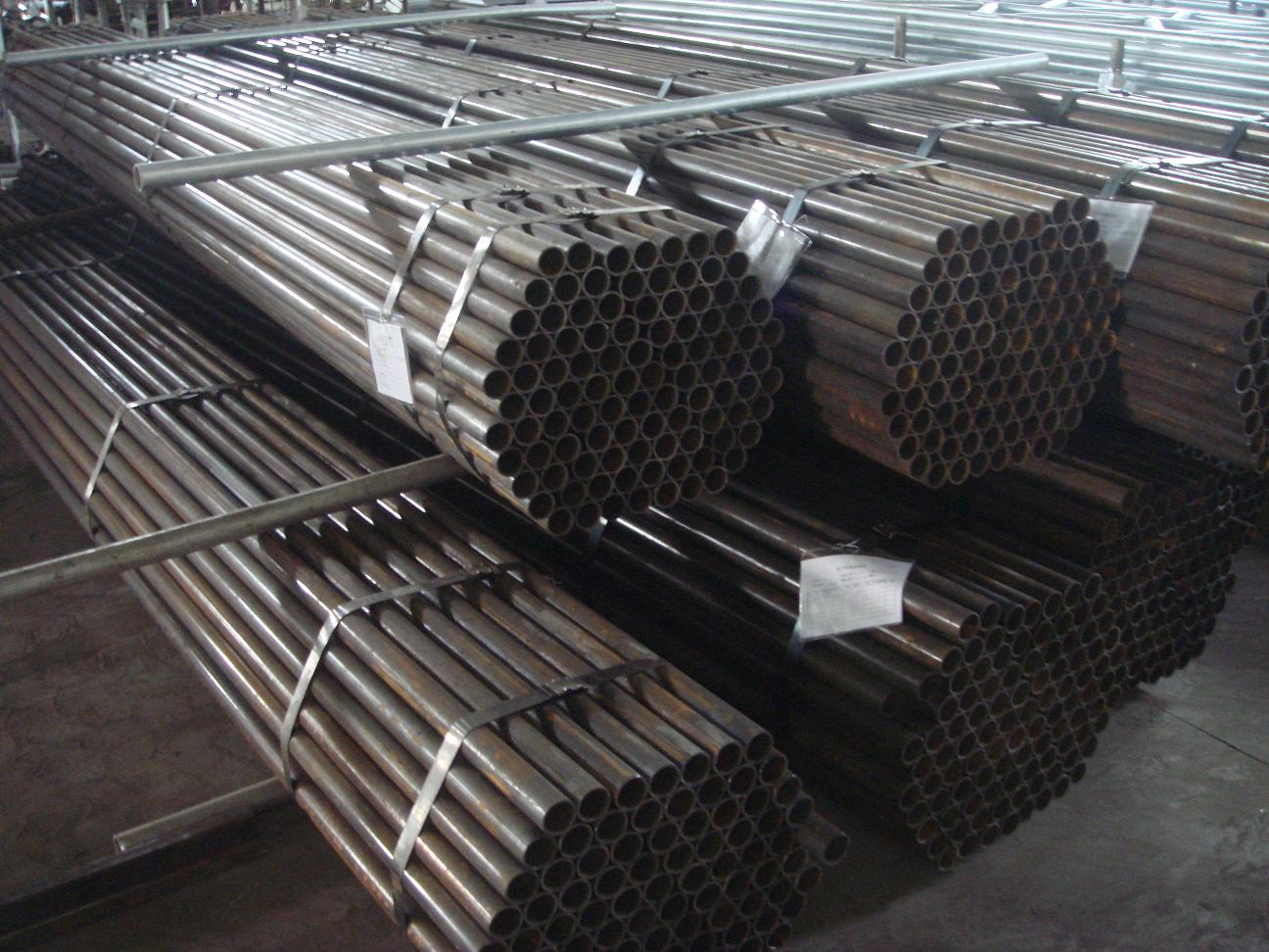 Tubo di impalcatura nera