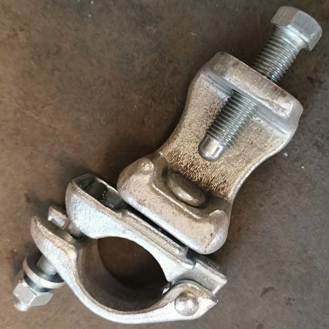 Accoppiatore per trave per impalcatura per impalcature.