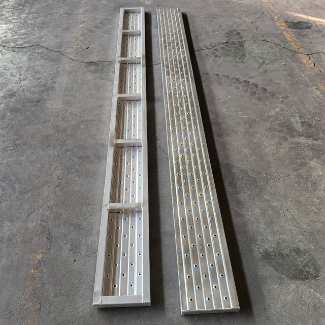 Plancia in acciaio chiusa da 3,0 m