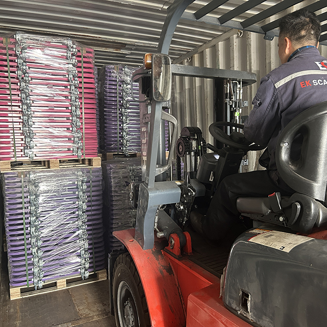 spedizione con cancello di accesso tramite scala reversibile