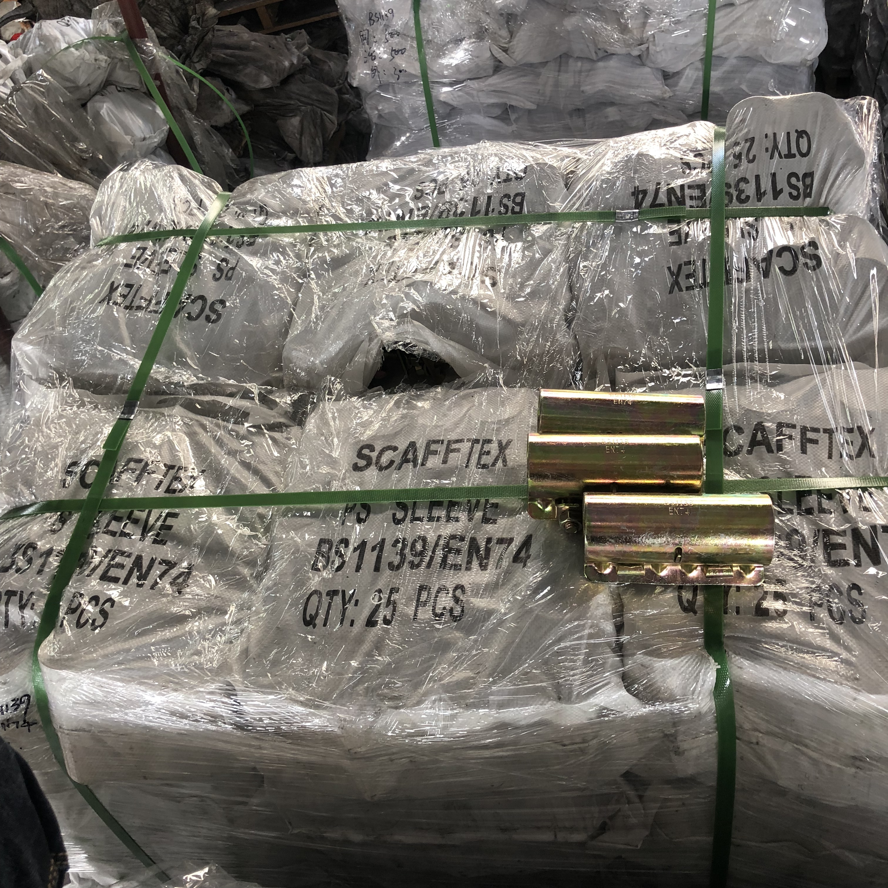 Accoppiatore a manicotto pressato