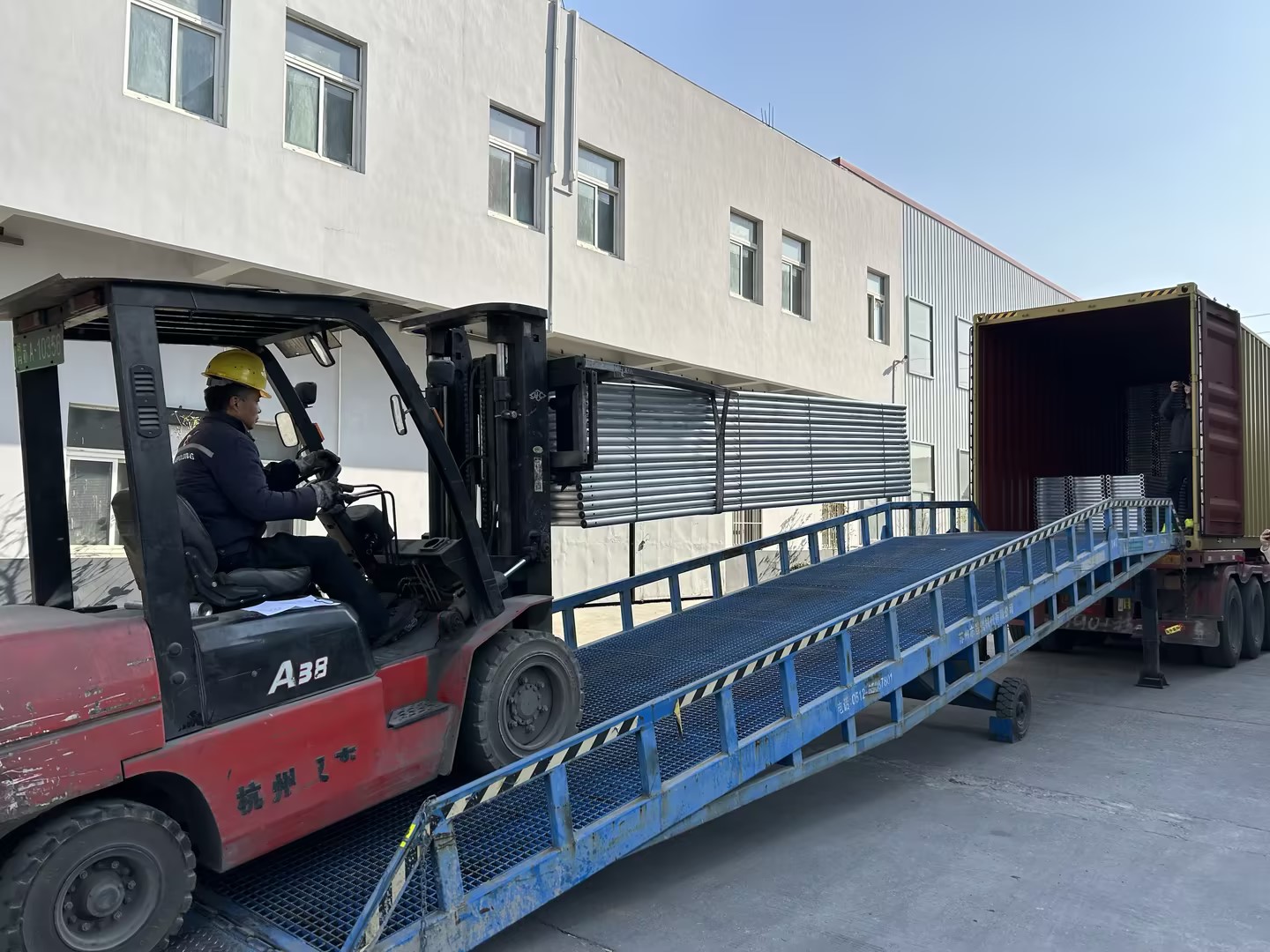 Spedizione di travi reticolari per impalcature 