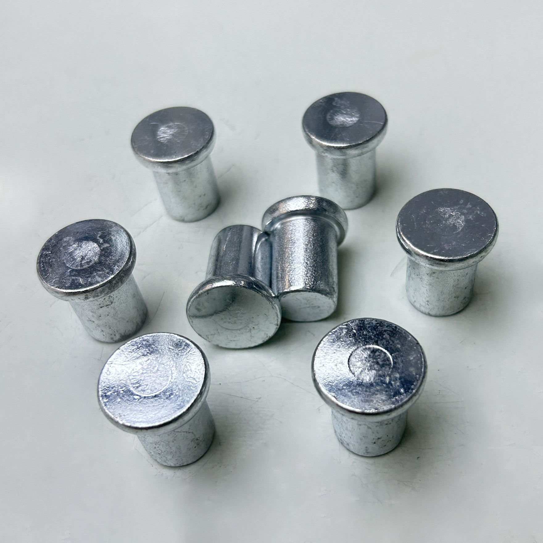 Rivetto per accoppiatore per ponteggi tedesco