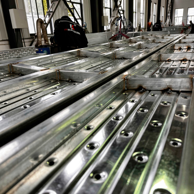 tavola in acciaio chiuso