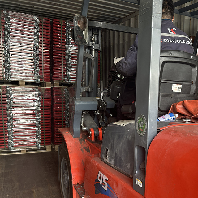 spedizione con cancello di accesso tramite scala reversibile