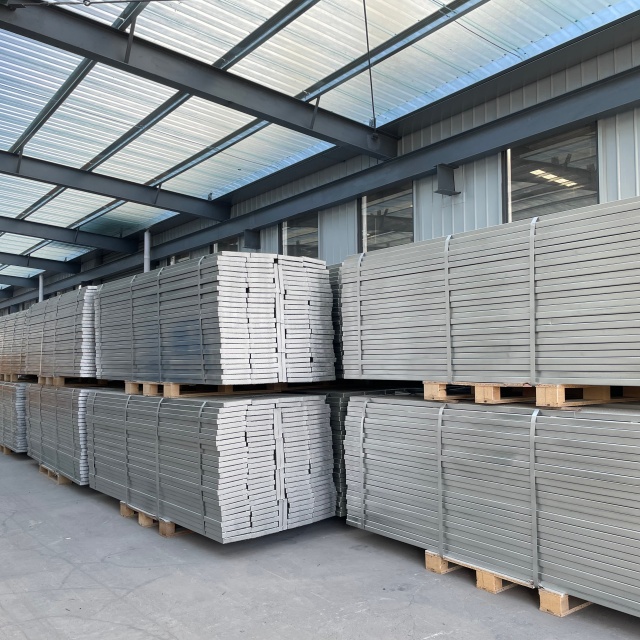 Plancia in acciaio chiusa da 1,5 m