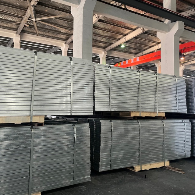 tavola in acciaio chiuso