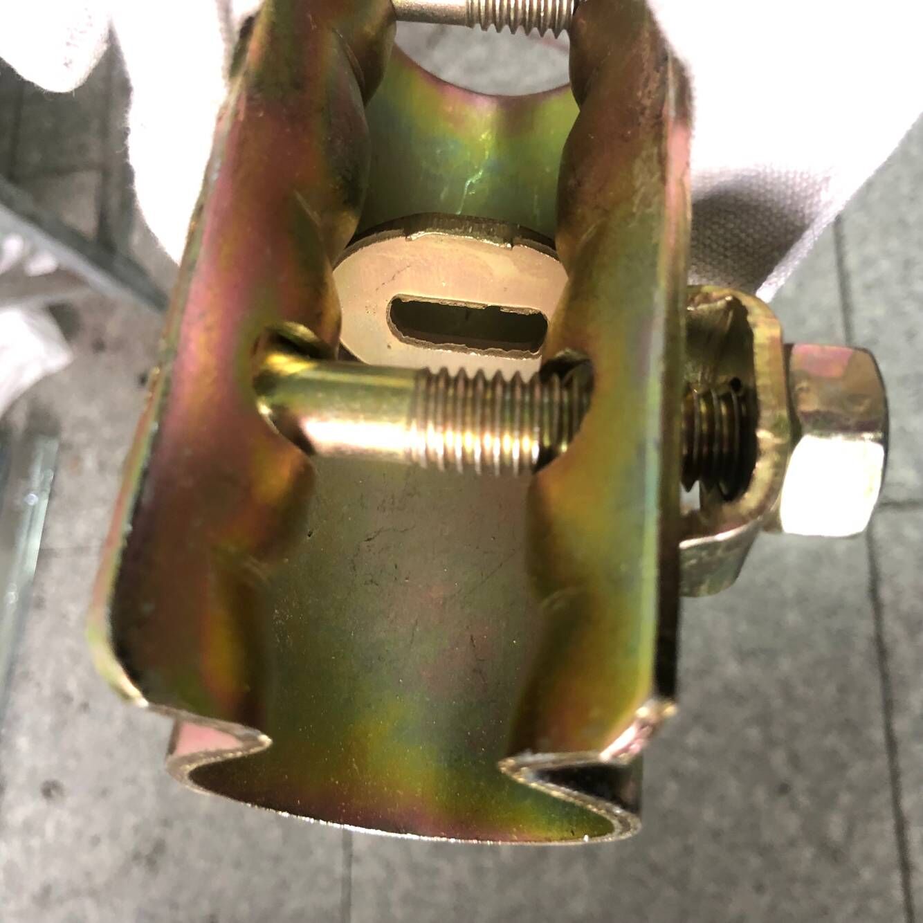 Accoppiatore a manicotto pressato