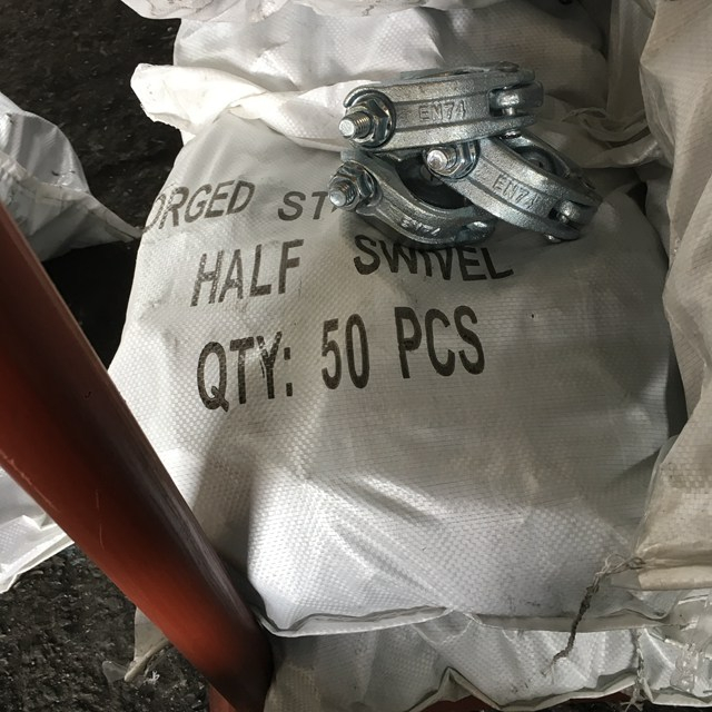 Rivoltare le impalcature forgiate medi accoppiatore girevole