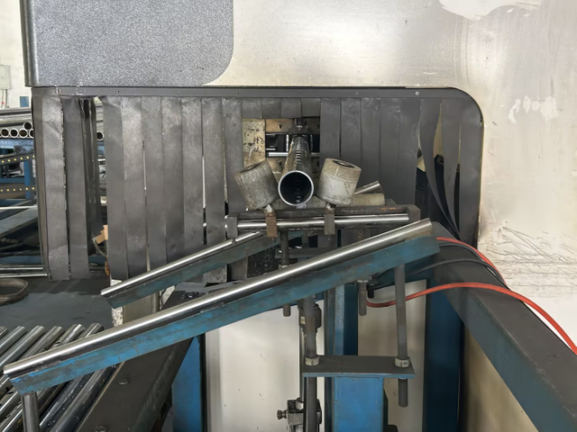 Acrow Props che taglia