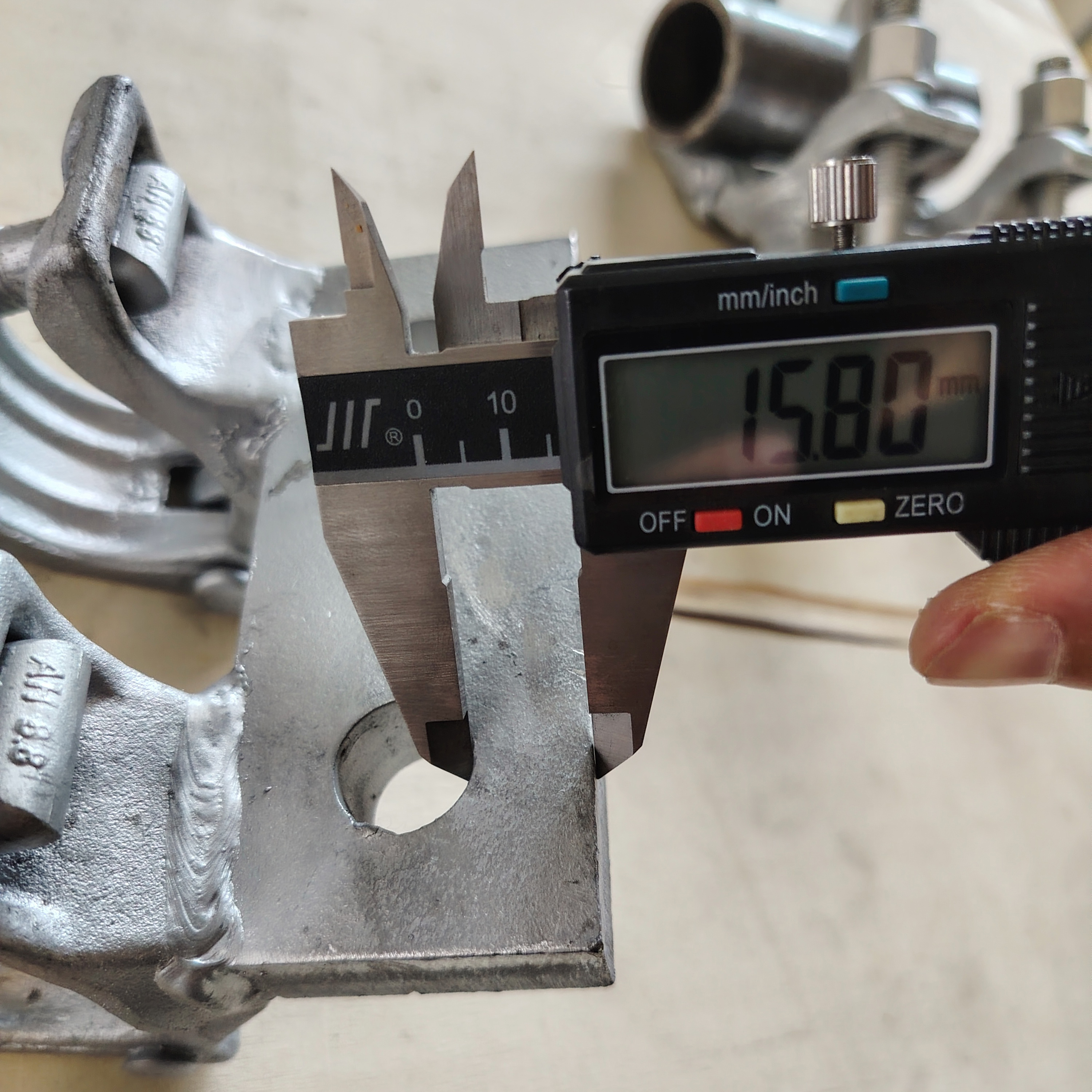 Base su misura Morsetto per ponteggi sagomati 