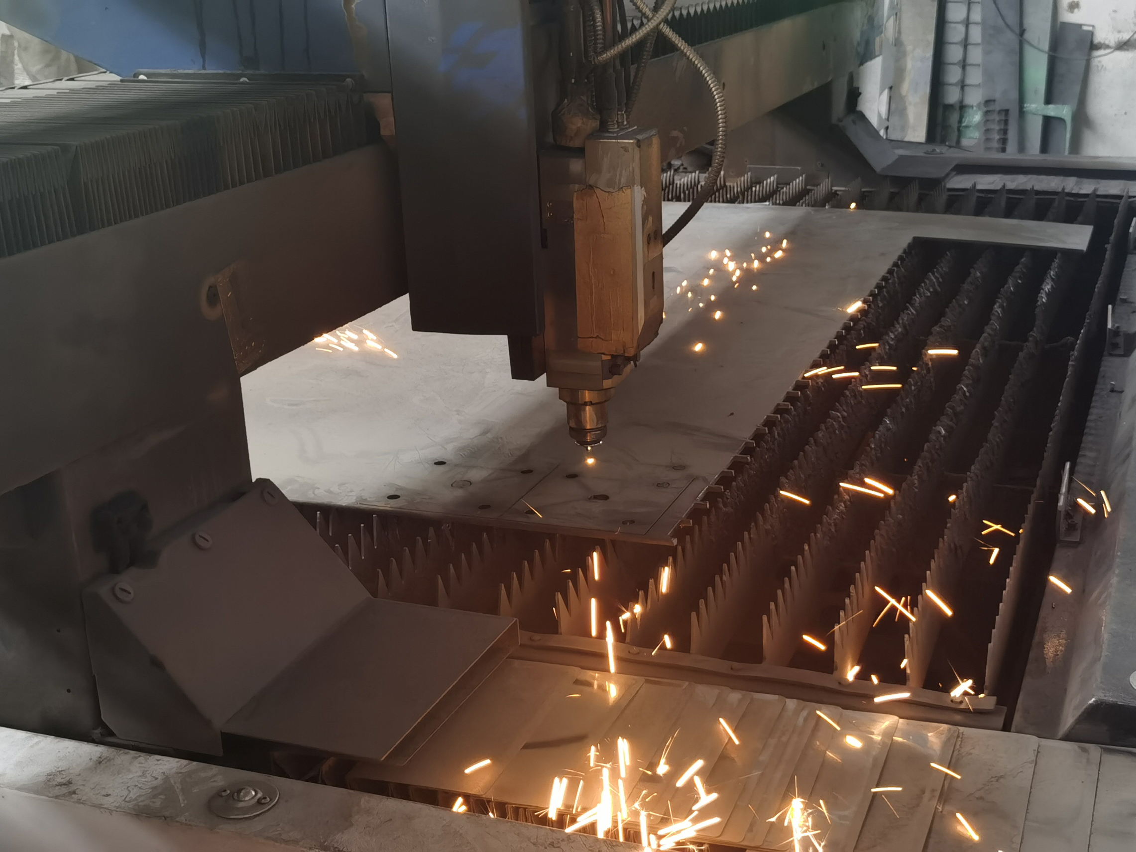 tagliare la piastra di base 