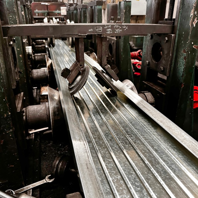 tavola in acciaio chiuso