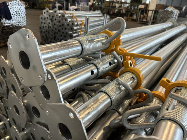 Oggetti di scena in acciaio