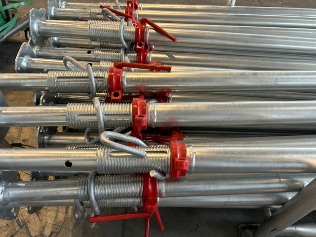 Oggetti di scena in acciaio