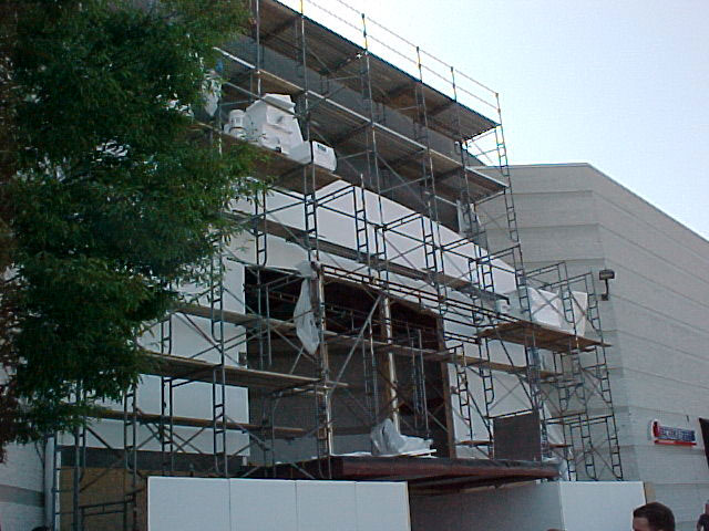 Applicazioni di camminata attraverso i telai delle impalcature