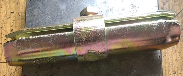 Accoppiatore del perno del giunto di impalcatura pressata