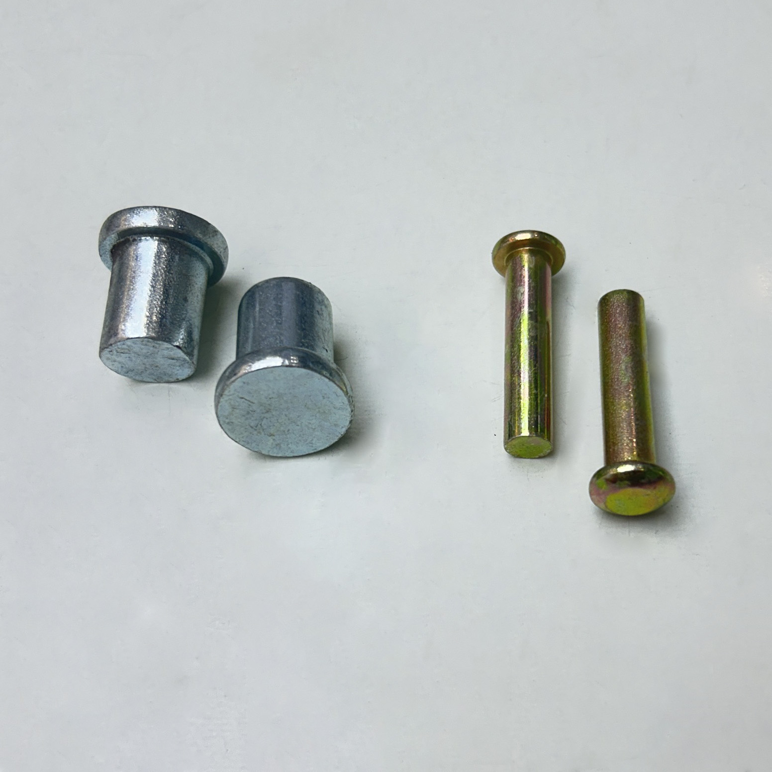 Rivetto per accoppiatore per ponteggi pressato nel Regno Unito