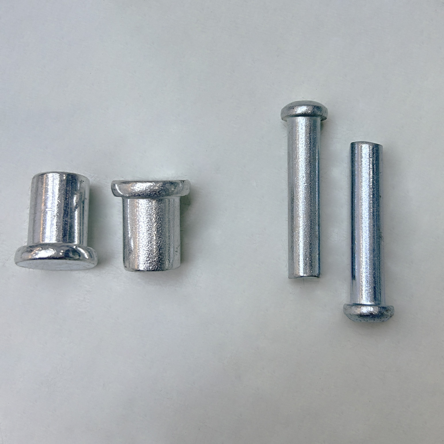 Rivetto per accoppiatore per ponteggi americano