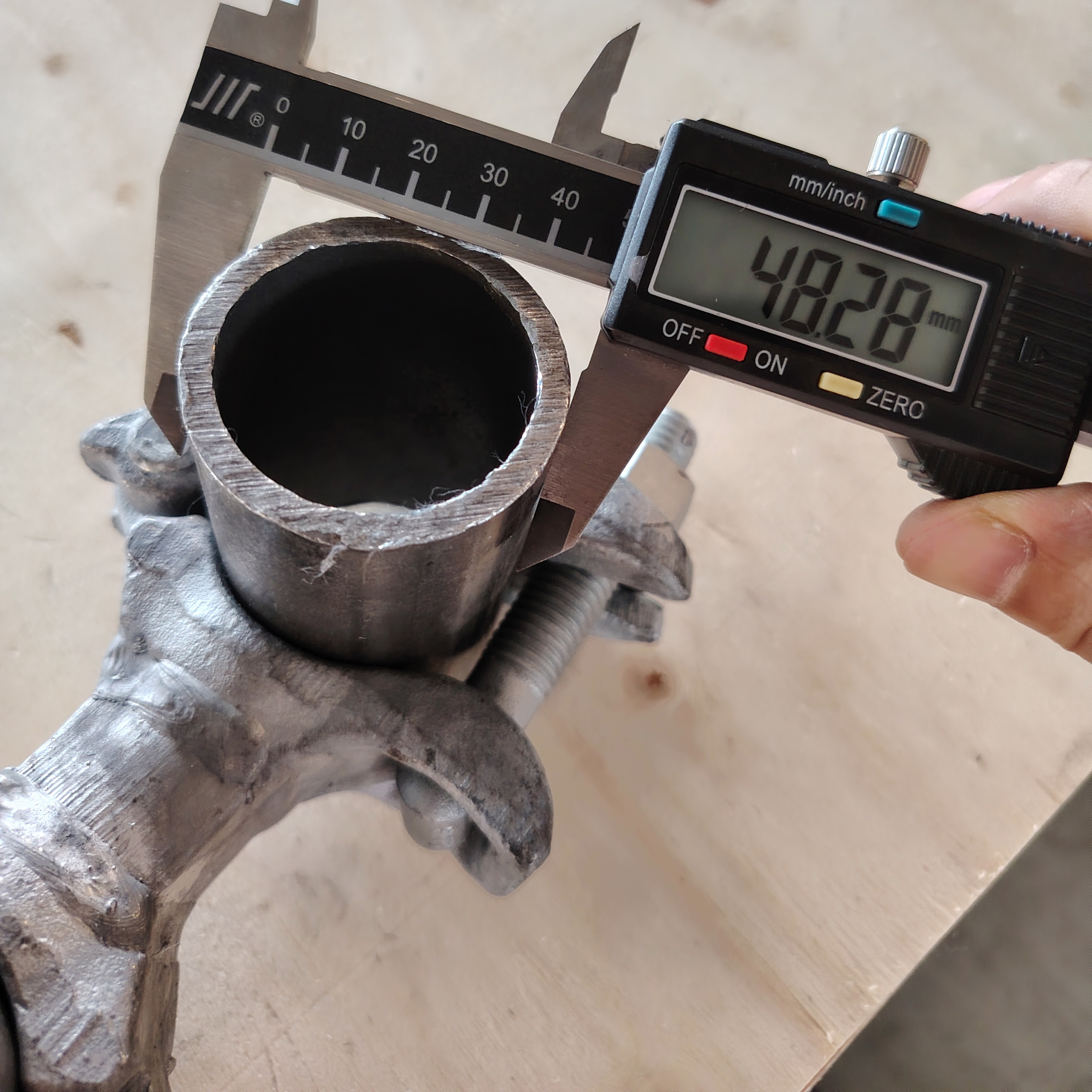 Distanziale per morse per ponteggi a forma speciale - 98mm 